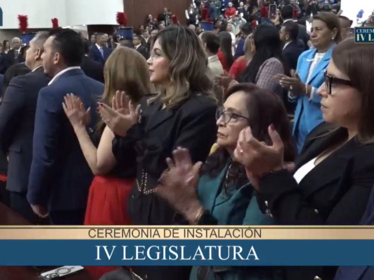 ¿Quién es Suyen Muñoz, la mujer a la que besó Luis Redondo en el Congreso?