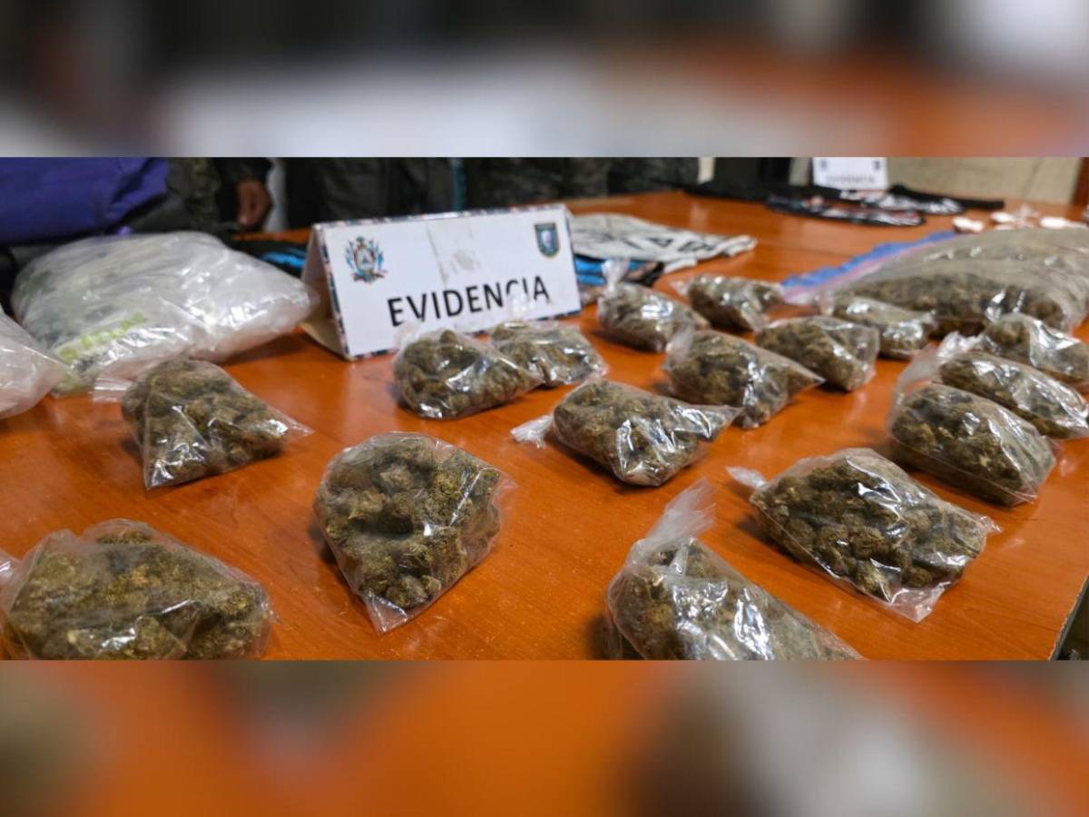 Fusiles AR-15, droga y equipo tecnológico: así fue el fuerte decomiso en residencial de San Pedro Sula