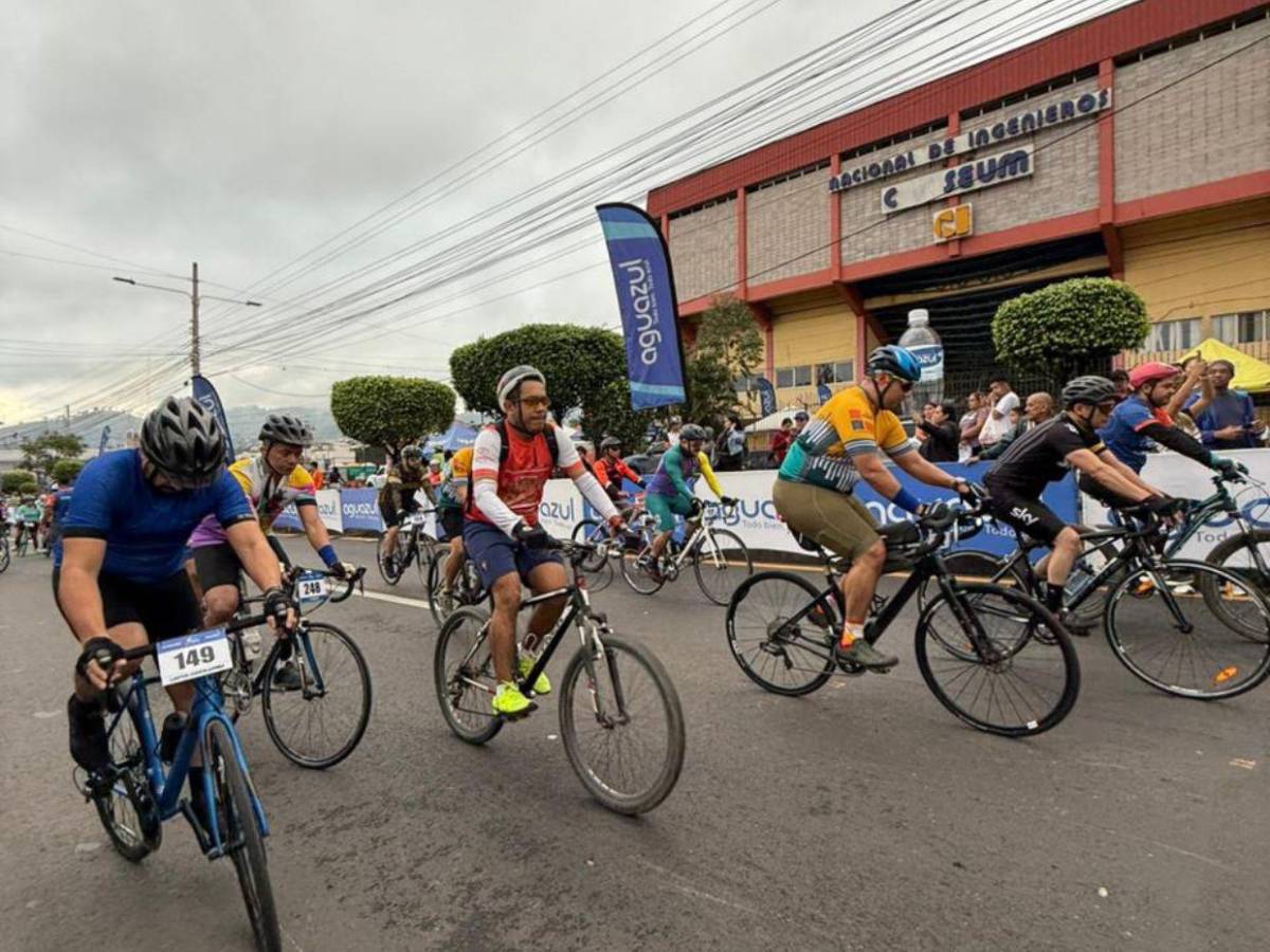 Entre tensión y emoción, así estaban los ciclistas antes de arrancar la Vuelta EL HERALDO 2025