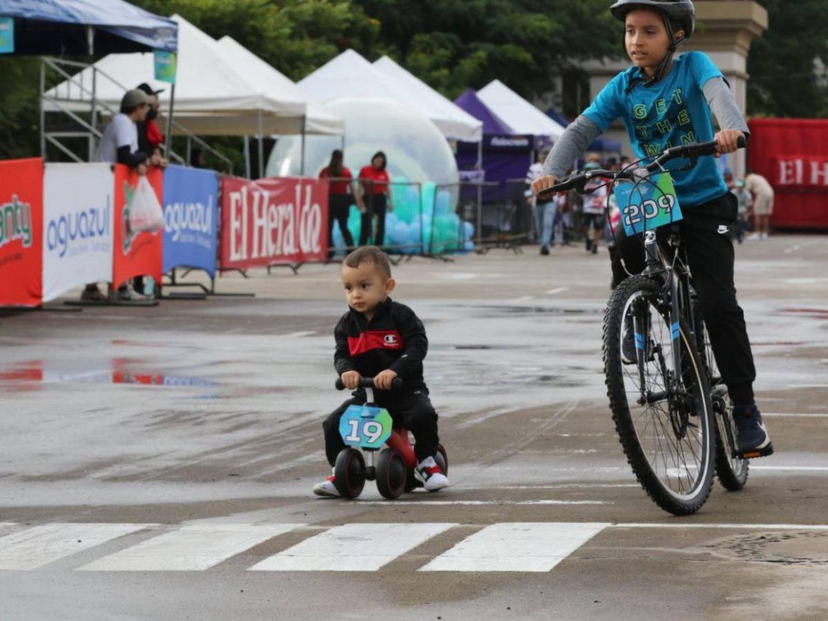 A Jayson Andre Lagos nada lo para en la Vuelta Ciclística Infantil 2025