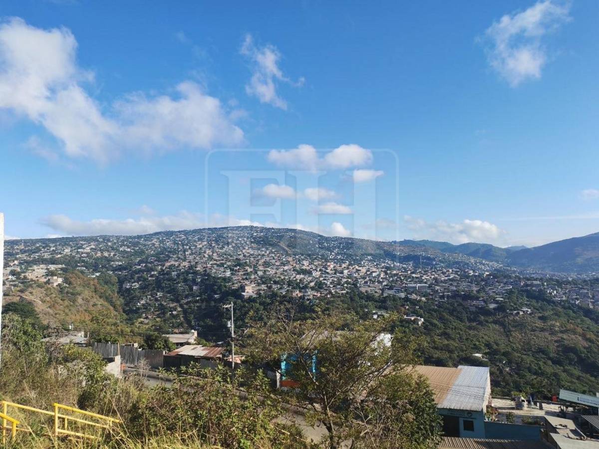 Domingo soleado, caluroso y con bruma: así está el clima en Tegucigalpa