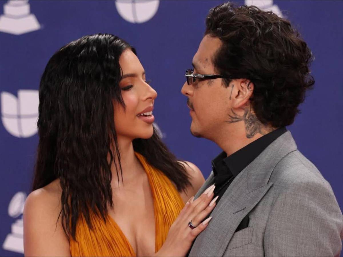 ¡Segunda aparición! Ángela Aguilar y Nodal se lucen en la alfombra de los Latin Grammy