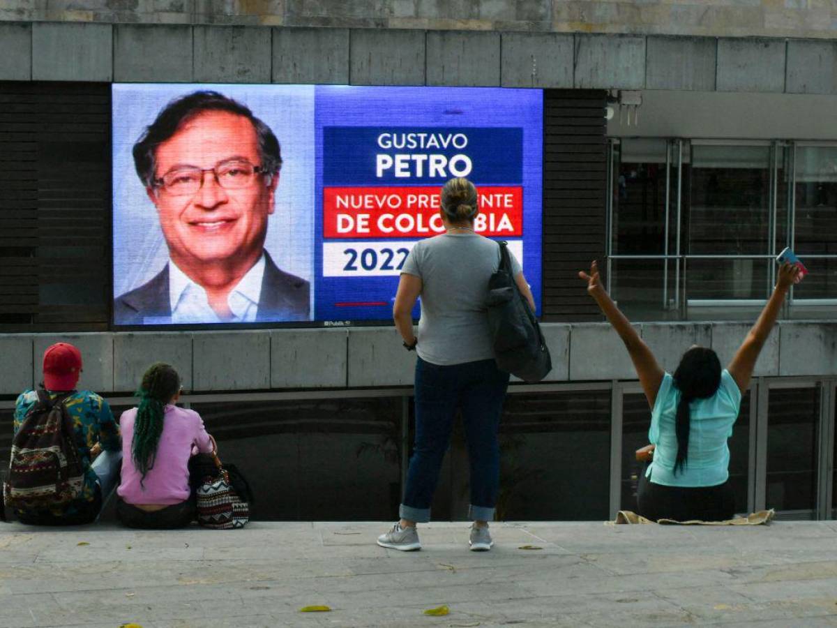 Los retos de Petro: militares, empresarios y una Colombia fracturada