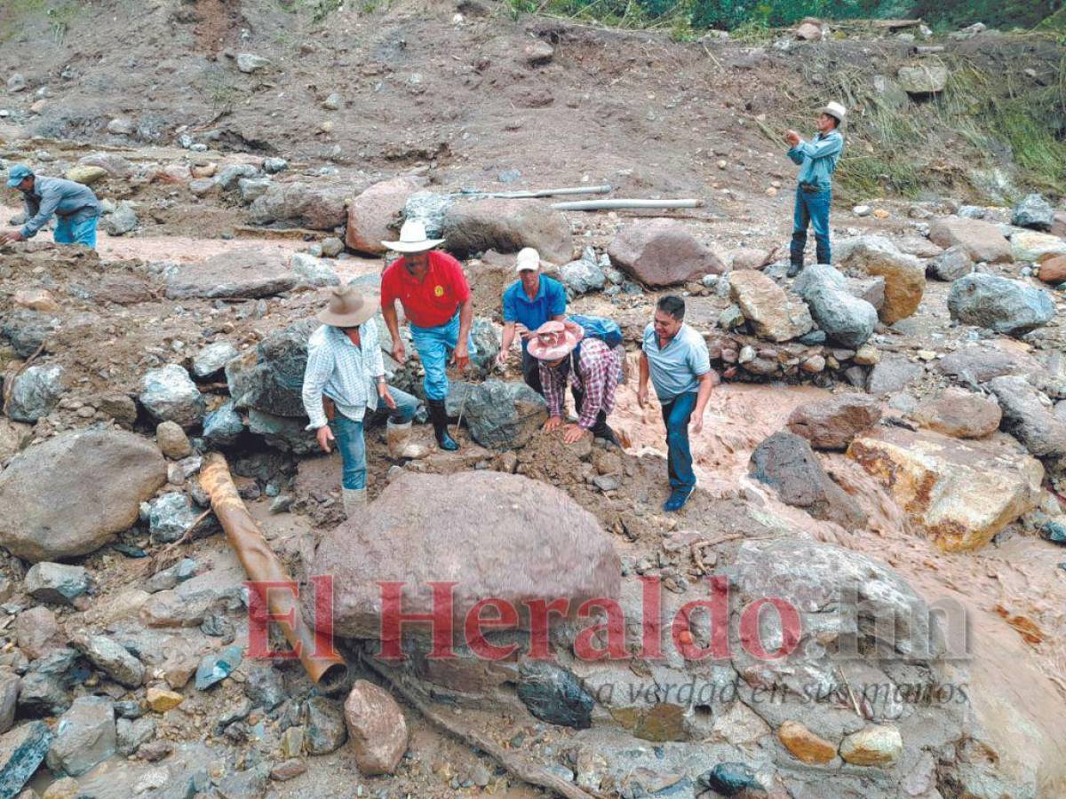 En varios municipios de El Paraíso se reportan fuertes daños.