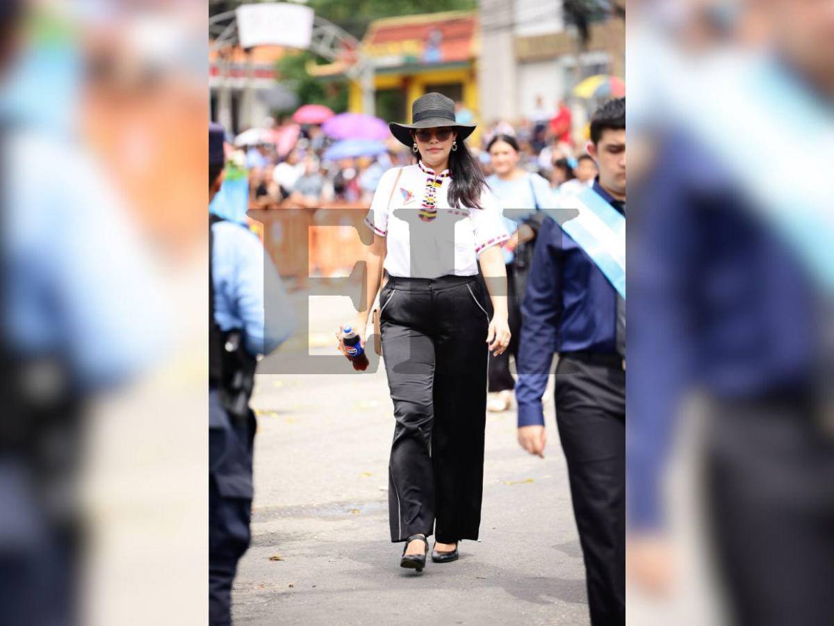 Las maestras que brillaron en los desfiles patrios 2025