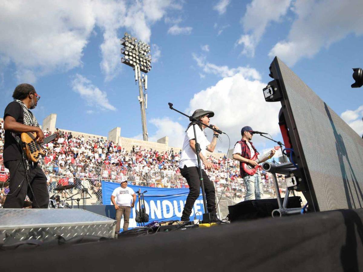 Diablos Negros ponen en ambiente a los aficionados en el Nacional previo a la final