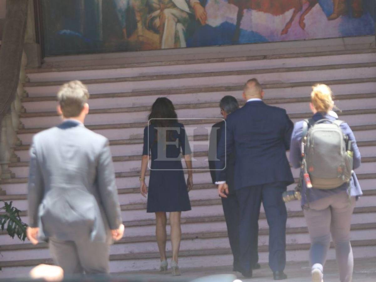 En fotos: así fue la llegada de Kristi Noem a Casa Presidencial