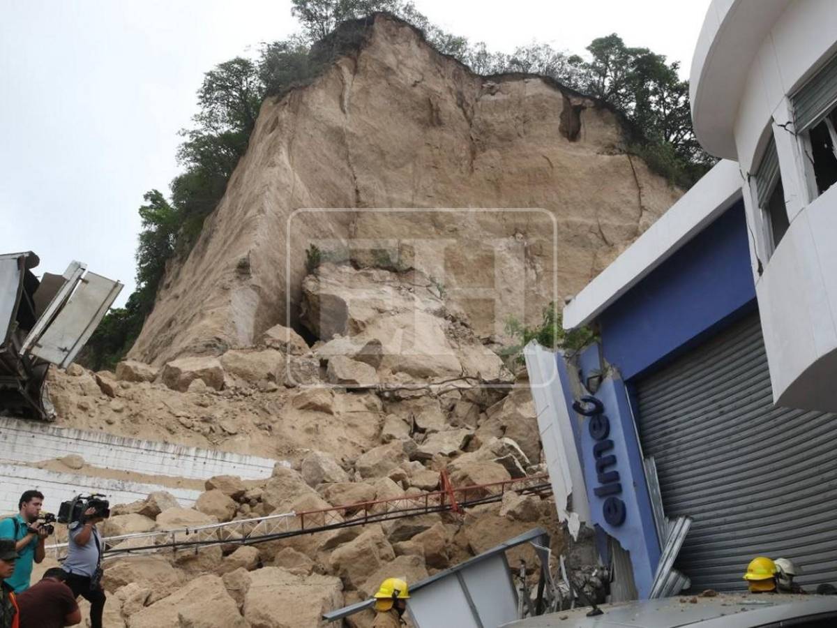 Familiares de Karen Girón, desaparecida en derrumbe del anillo periférico, se aferran a un milagro