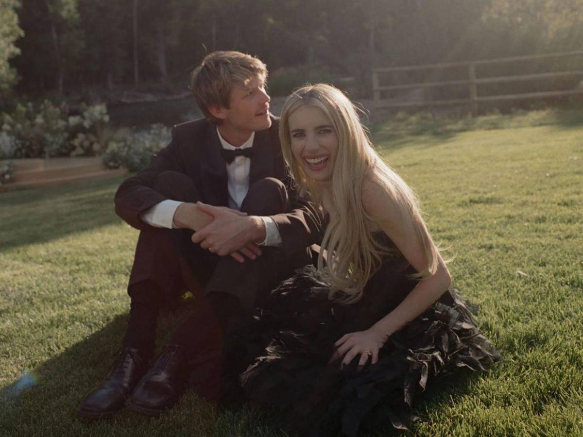 ¿Quién llevó a Emma Roberts al altar en su boda con Cody John?