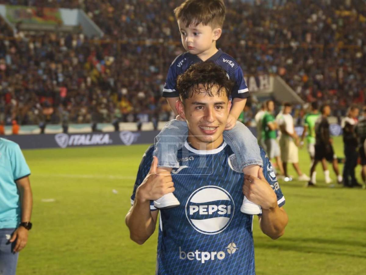 Emilio Izaguirre lloró y el lindo regaló a los jugadores: Motagua celebra la copa número 20