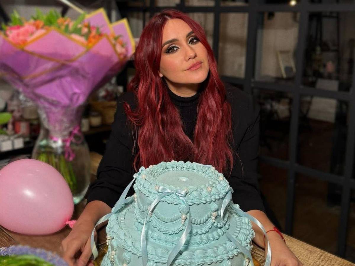 Dulce María anuncia su segundo embarazo con una emotiva sesión