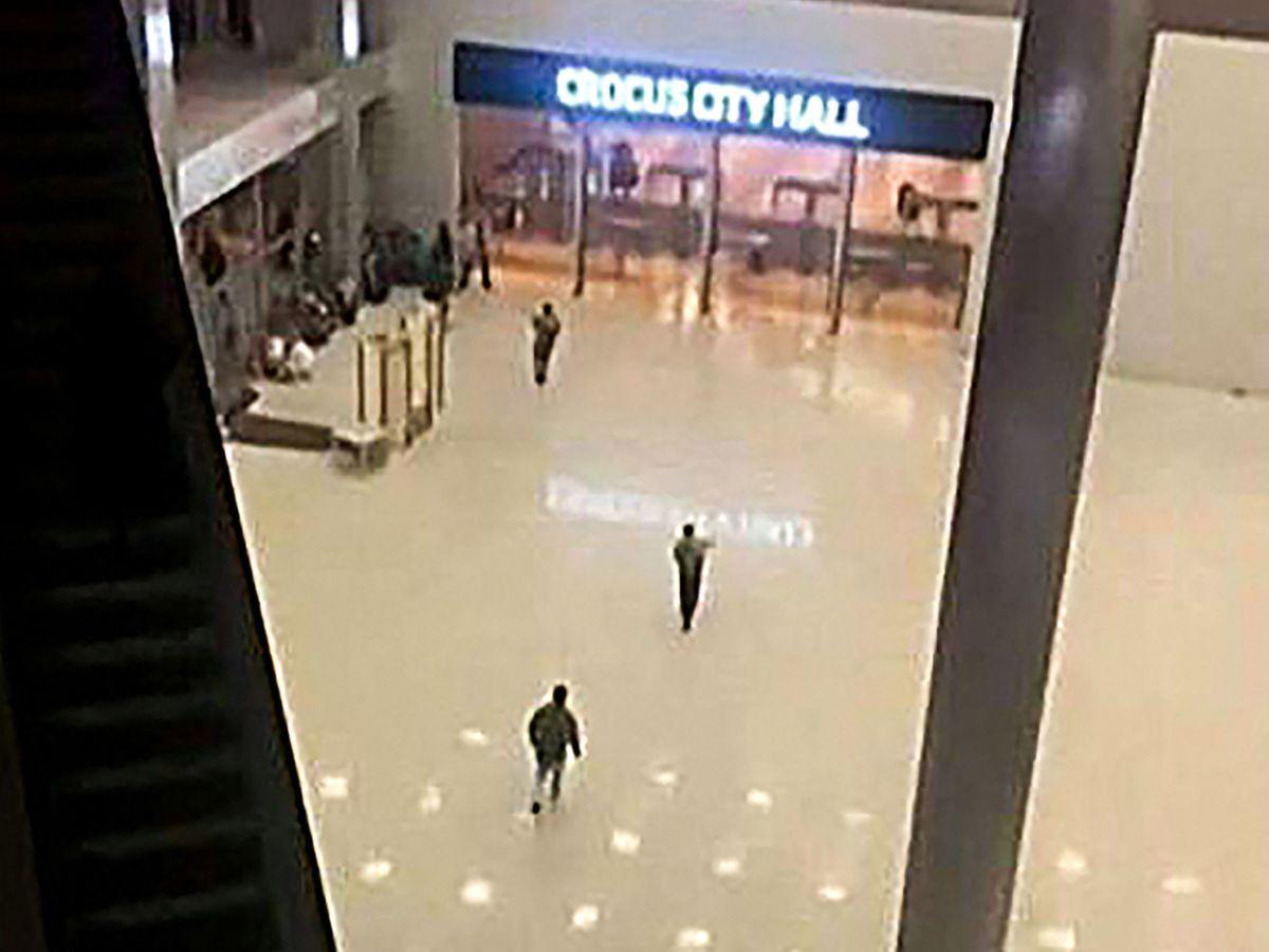 Difunden imágenes de interrogatorios de los autores de matanza en Moscú