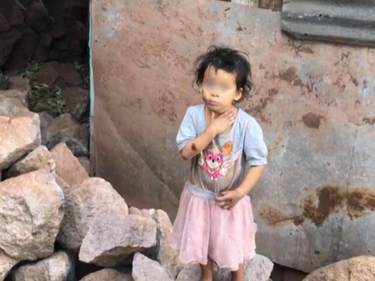 Adolescente que golpeaba a sus hijas en la capital vivía con hombre 59 años mayor