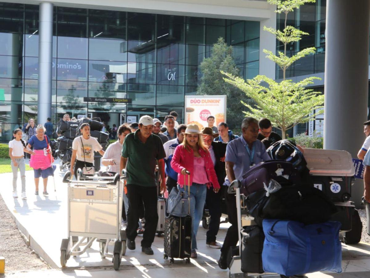 Aeropuerto de Palmerola recibe multitud de viajeros para Semana Santa 2024