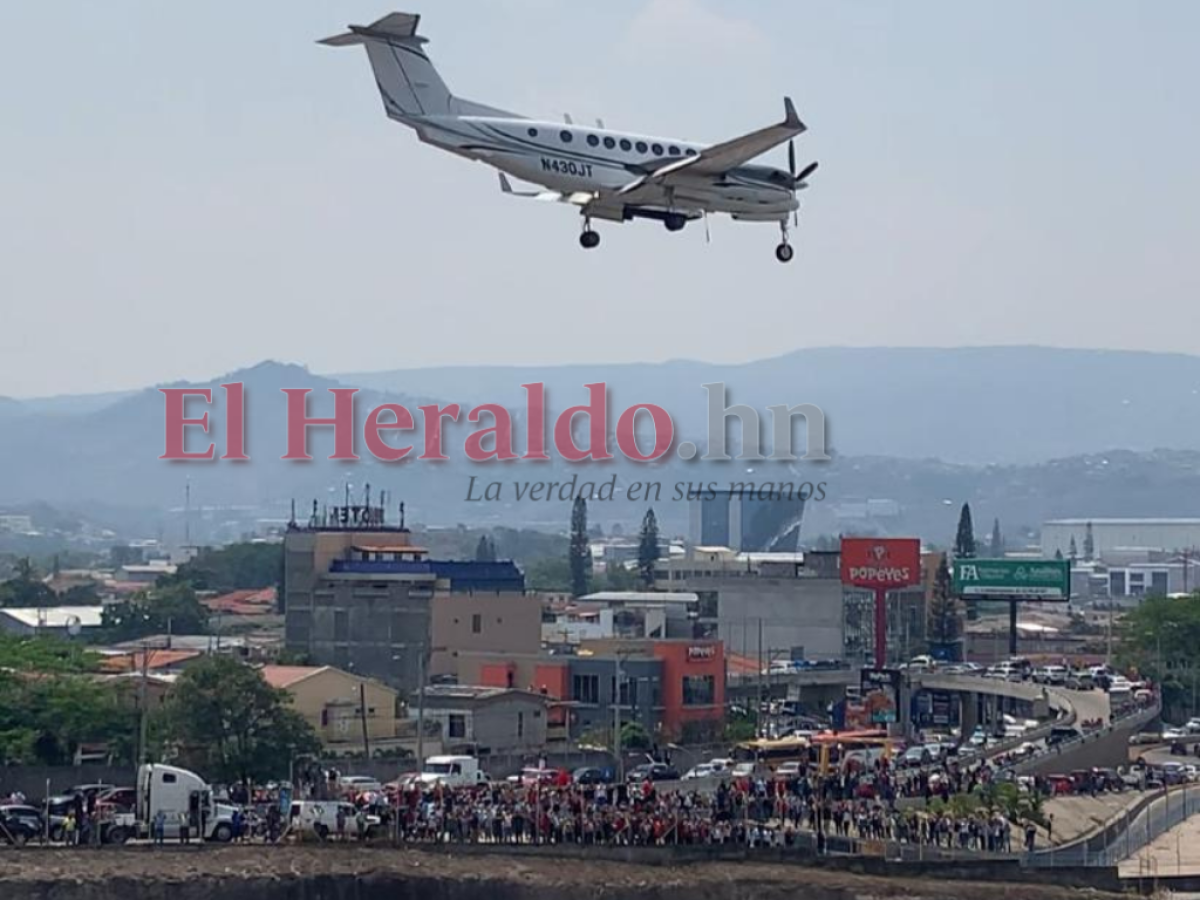 VIDEOS: Aplausos, ovaciones y pitoretas presentes en la llegada de la DEA al Toncontín