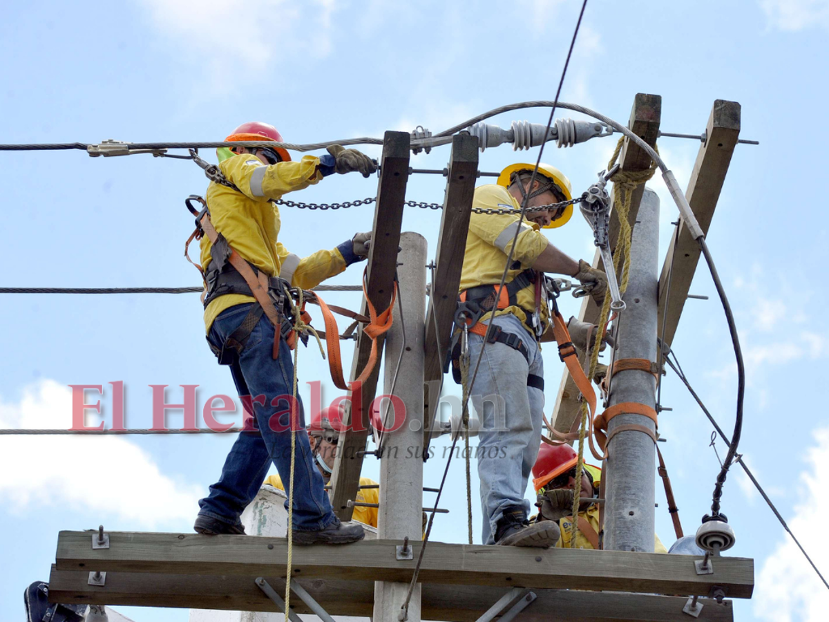 Demanda interna de energía baja a 1,574 megavatios