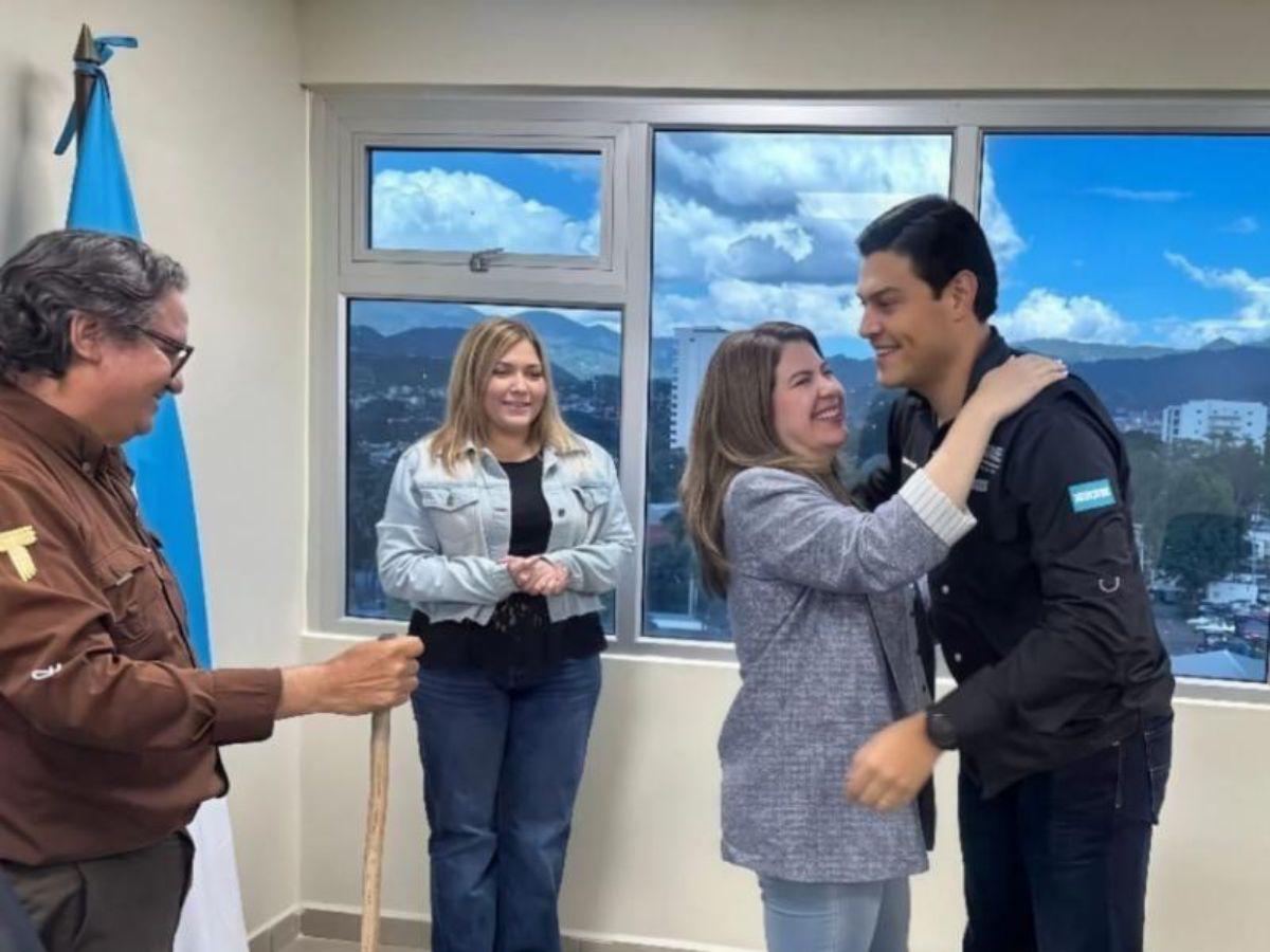 Así fue el abrazo entre consejeros del CNE, tras diálogo con padre Leopoldo Serrano