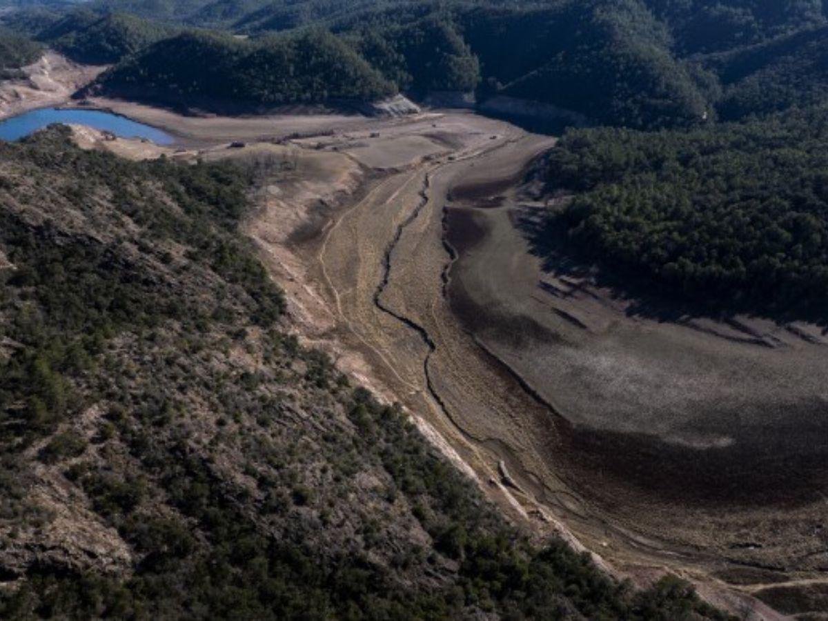 Barcelona está en emergencia por sequía e impone restricciones de agua
