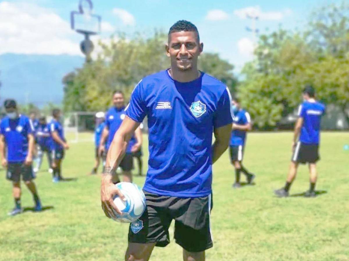 Carlo Costly también será precandidato a diputado y esto busca hacer