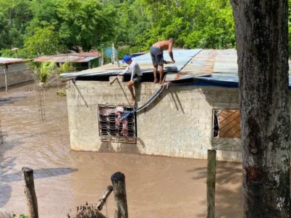 Huracán Beryl causa unas 7 muertes en el Caribe y se debilita rumbo a Jamaica