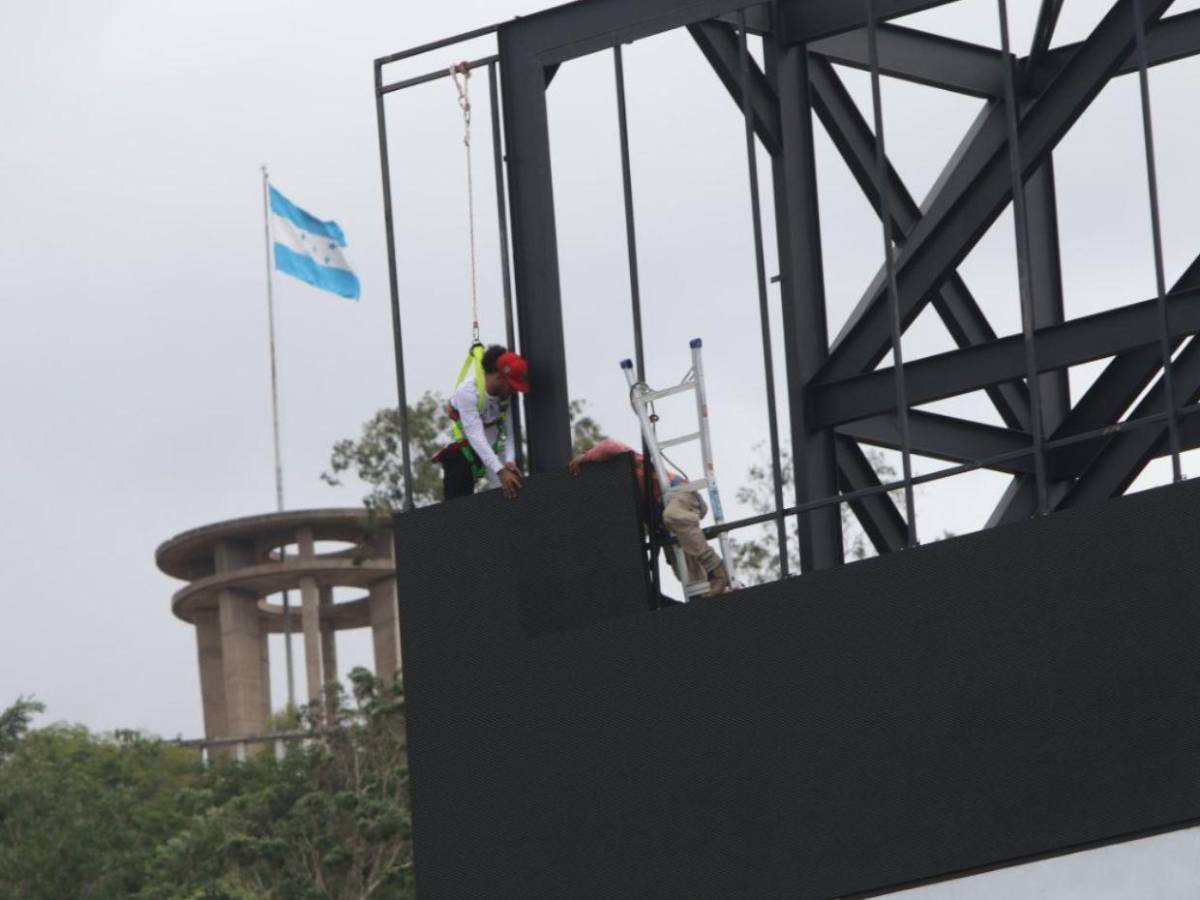 Así va quedando el Estadio Nacional de Tegucigalpa con su nueva pantalla gigante