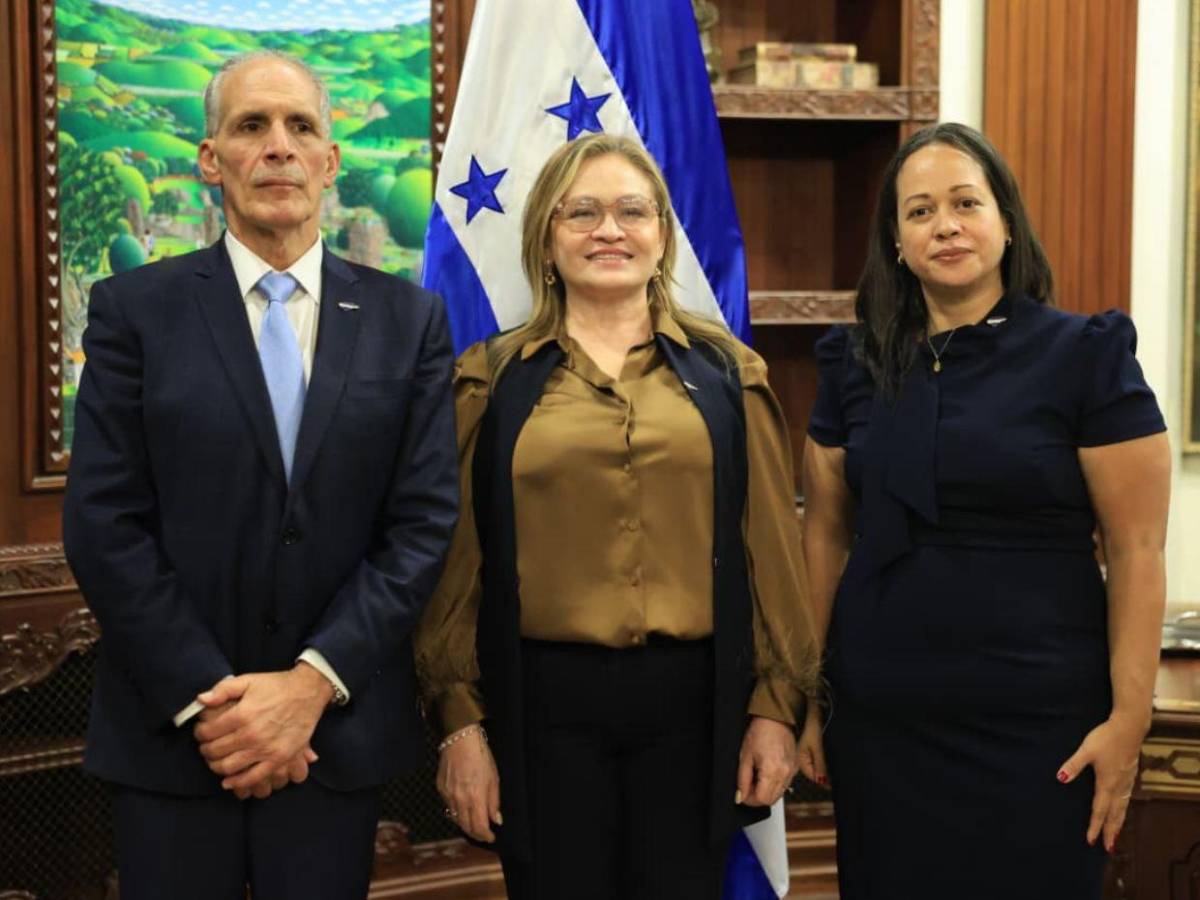 ¿Quiénes son los nuevos funcionarios que juramentó Nasry Asfura?