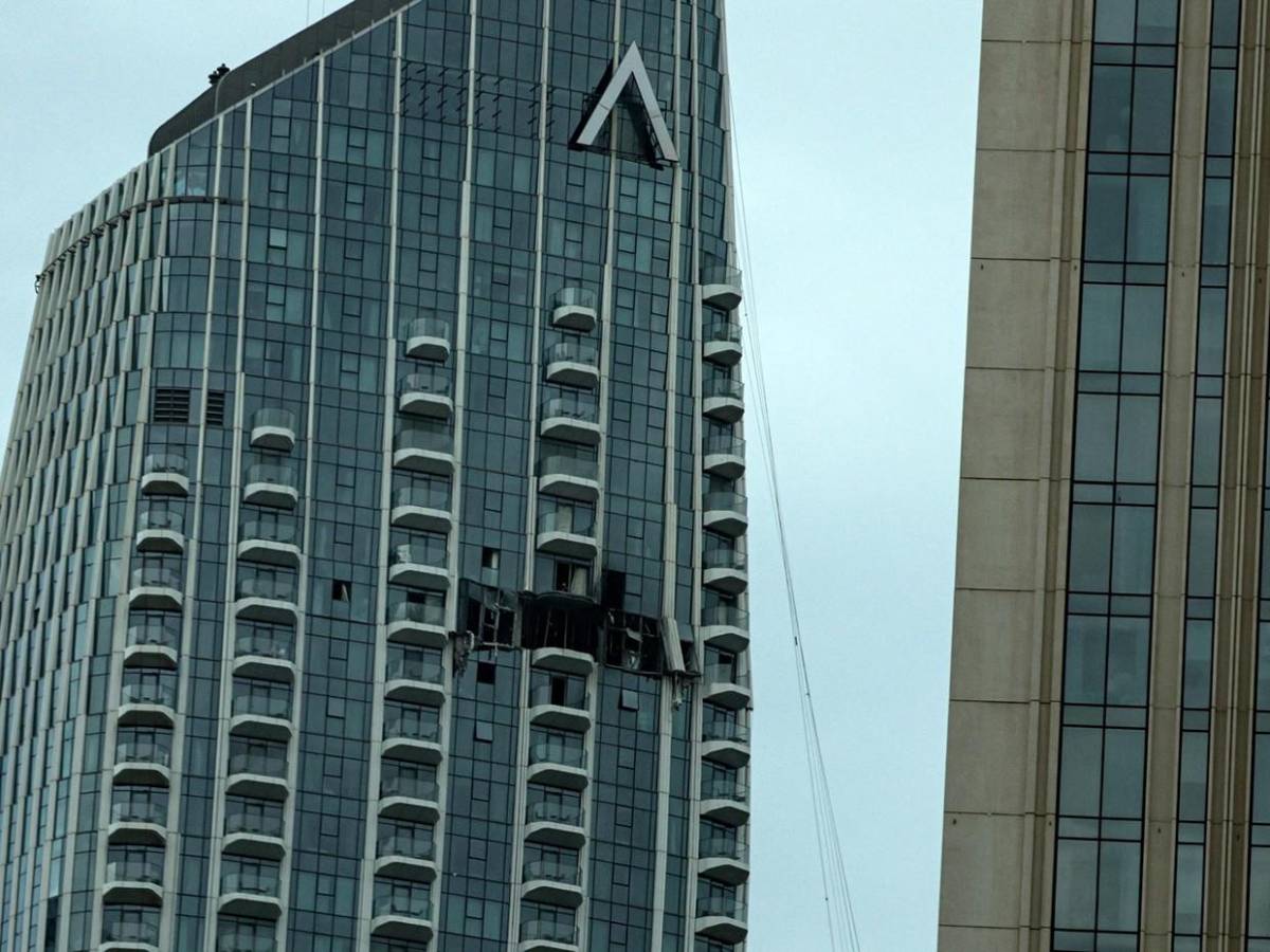 Los destrozos que han dejando los ataques con drones en rascacielos de Dubái