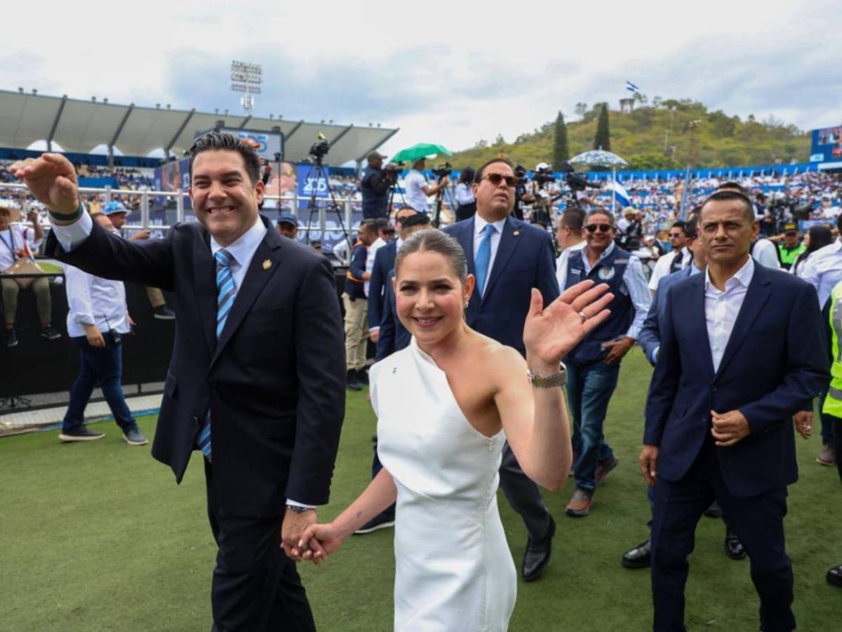 Así lucieron el alcalde de Tegucigalpa y su esposa durante los desfiles patrios 2026