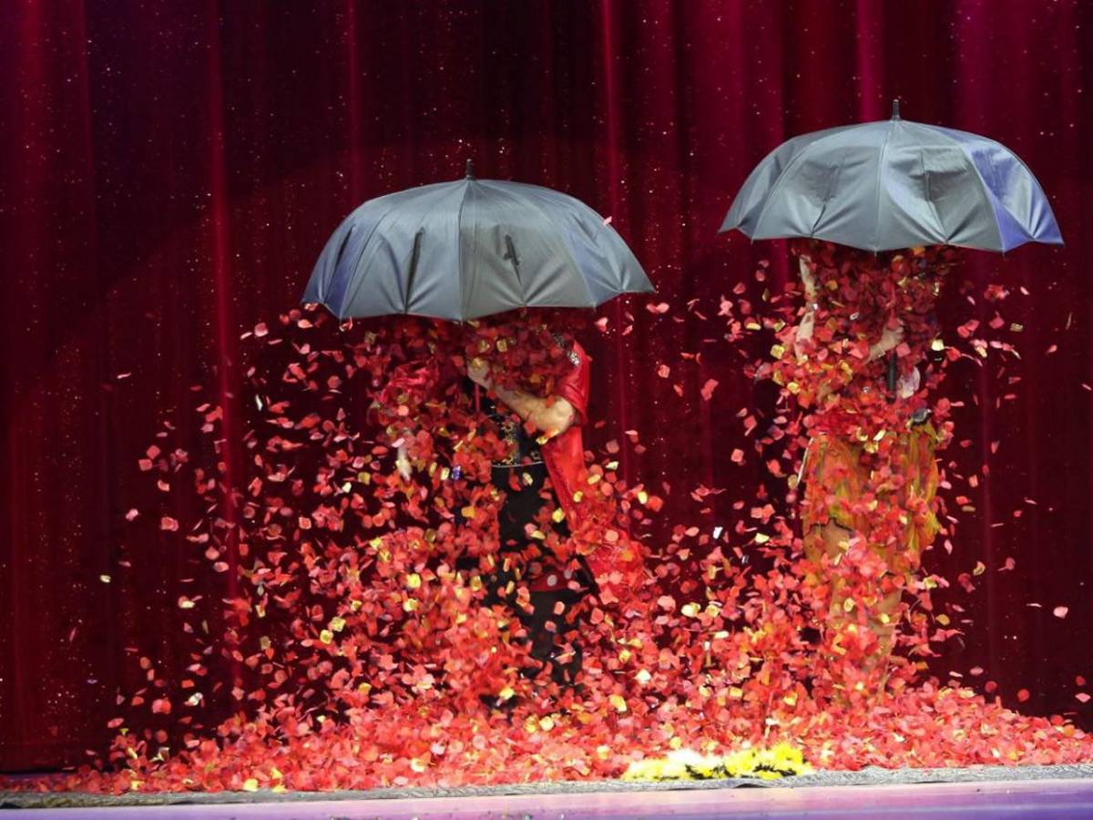 Tihany Spectacular deslumbra con magia y acrobacias en noche inolvidable