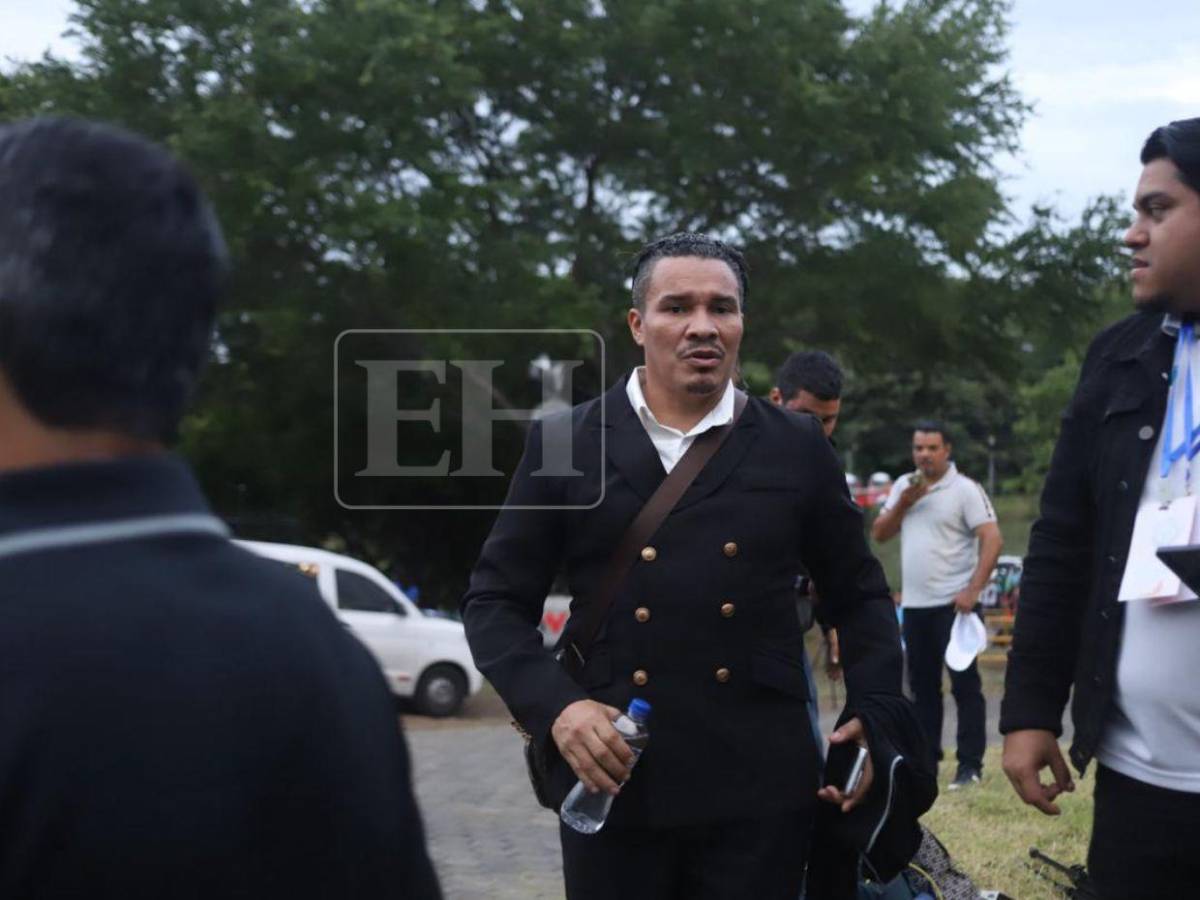 Quién es la bella chica nica y tres leyendas con Honduras apoyando en Managua