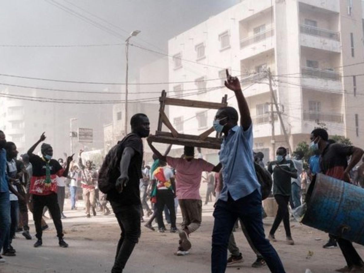 Tres muertos dejan protestas contra aplazamiento de las elecciones en Senegal