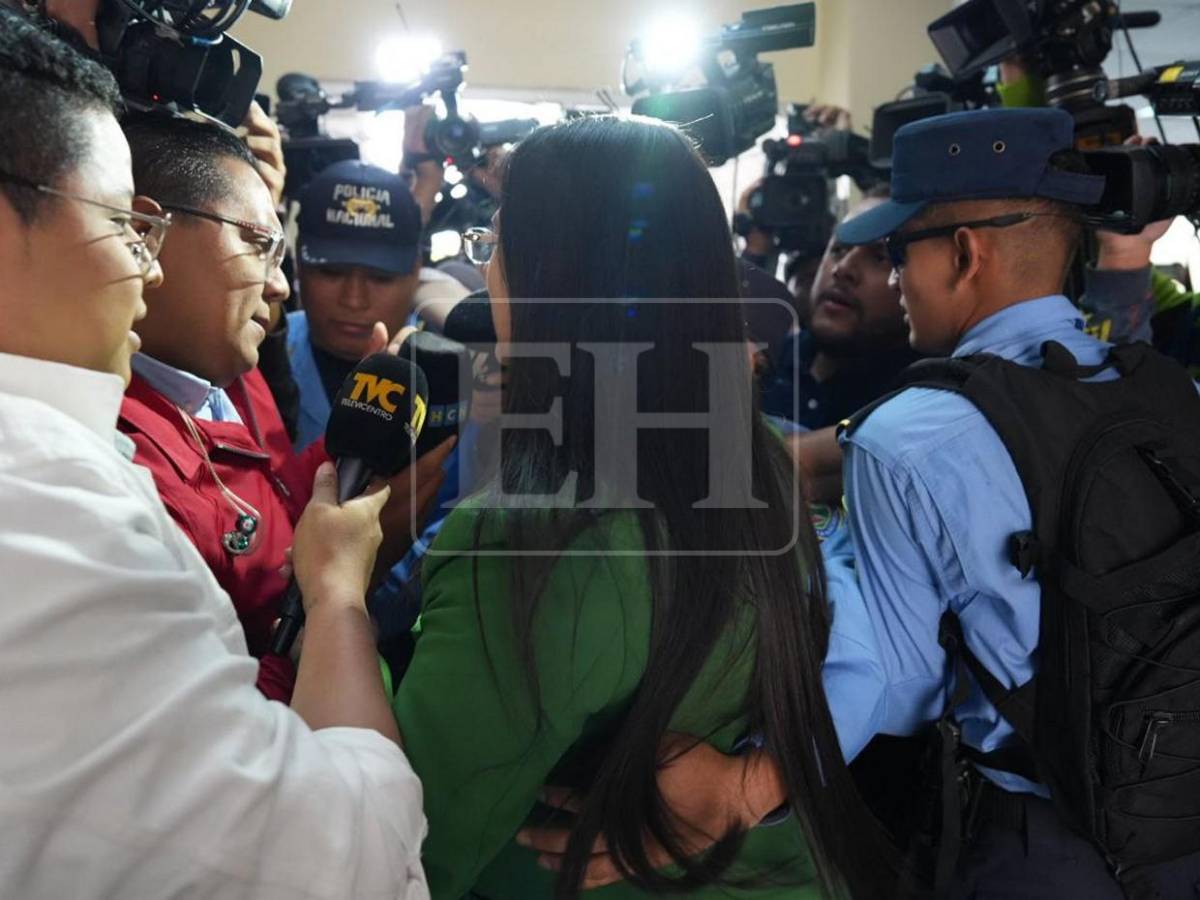 Sonriendo y asegurando no ser corrupta, así llegó diputada Isis Cuéllar a la CSJ