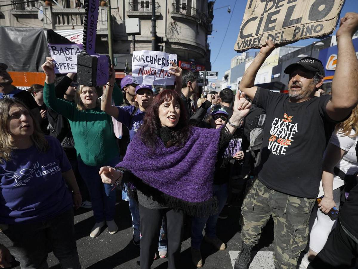Milei tras agresión en mitin: Fue emocionante enfrentar la lluvia de piedras
