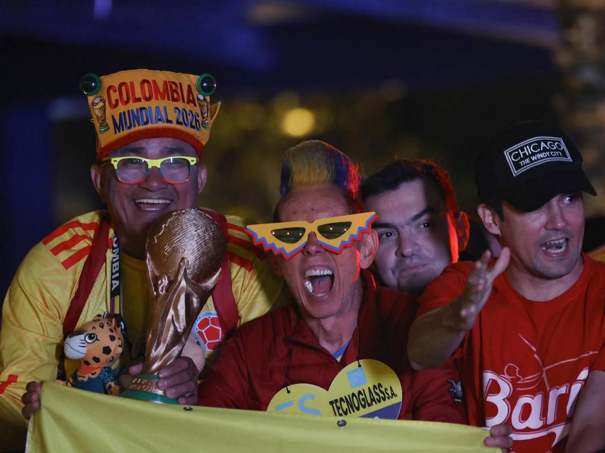 Locura total, así recibieron colombianos a su selección en Ciudad de México