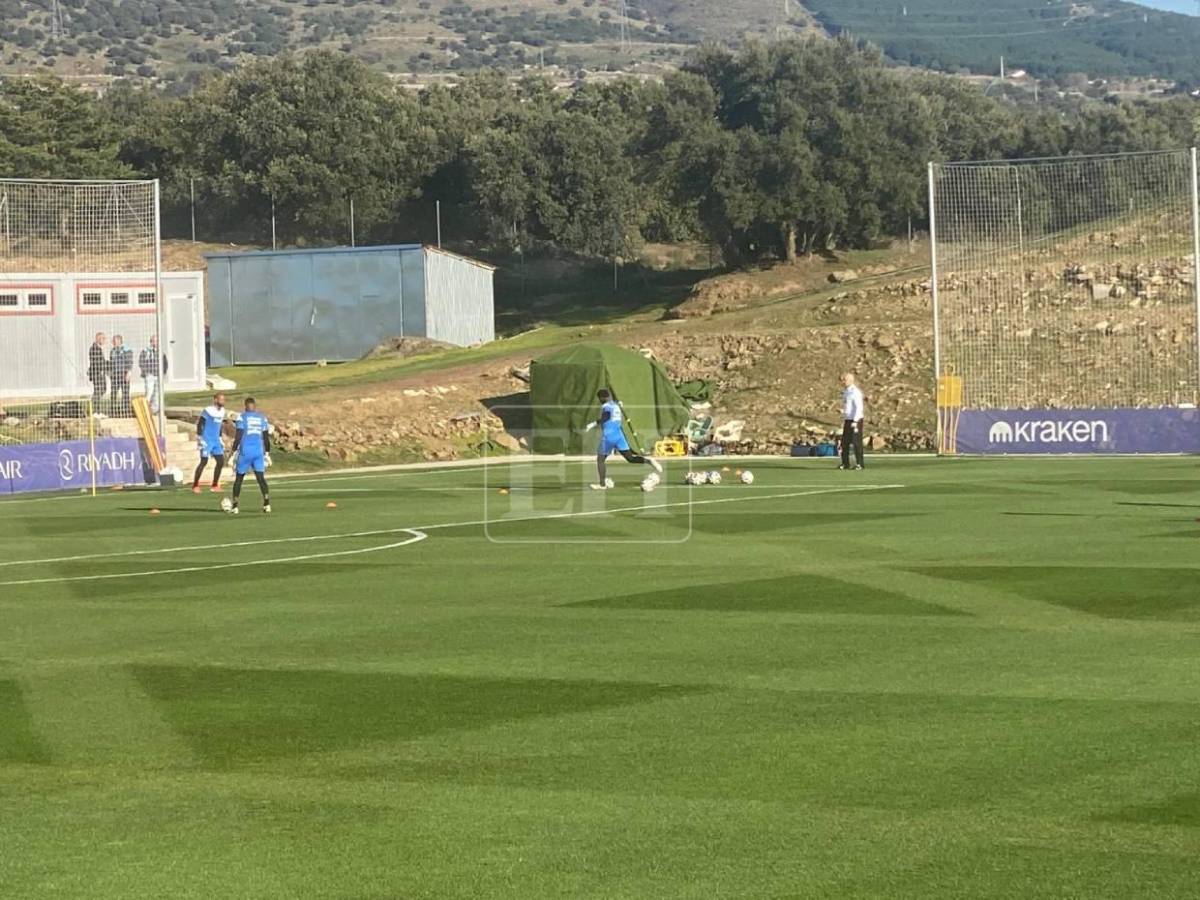 En cancha de gigante de España y el único jugador que faltó: El primer entreno de Honduras con nuevo DT