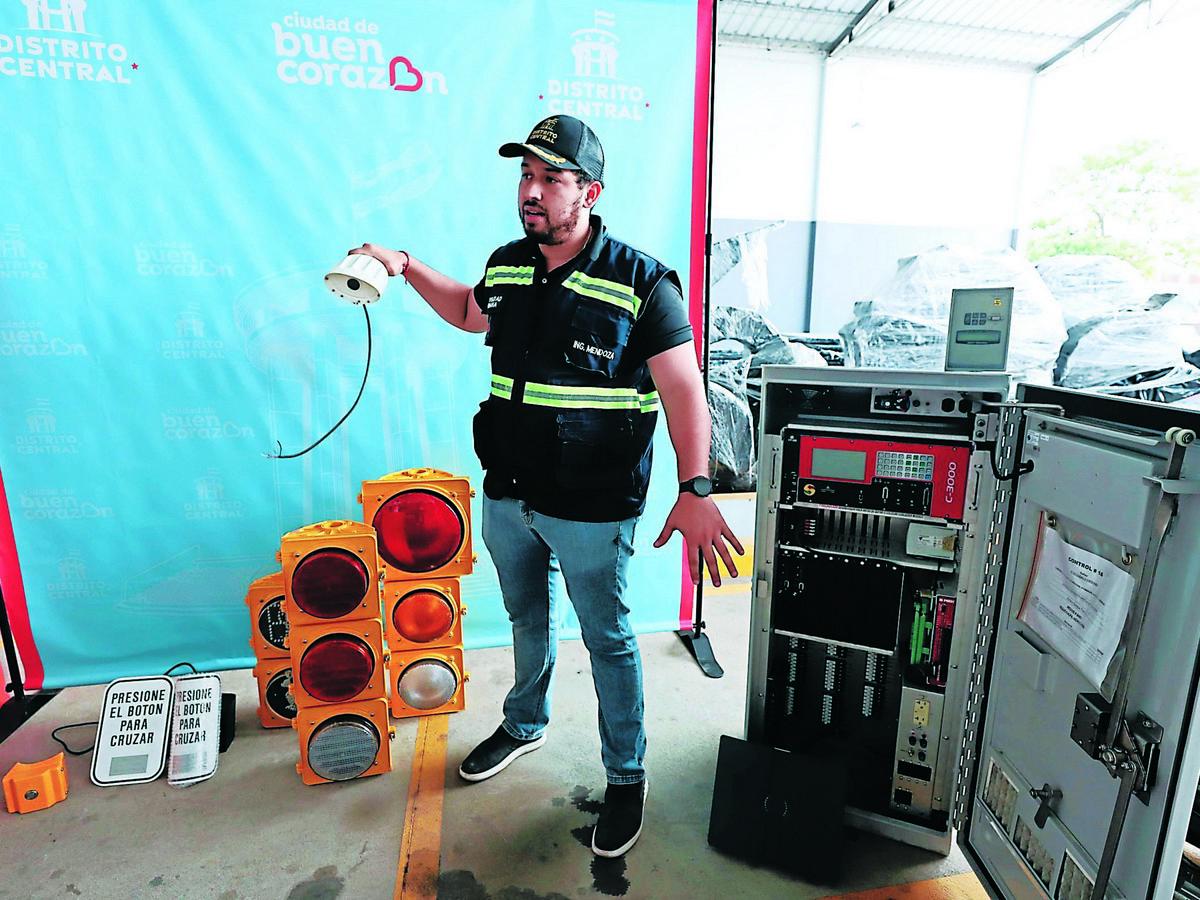 Licitan compra de 8 semáforos más para el Distrito Central