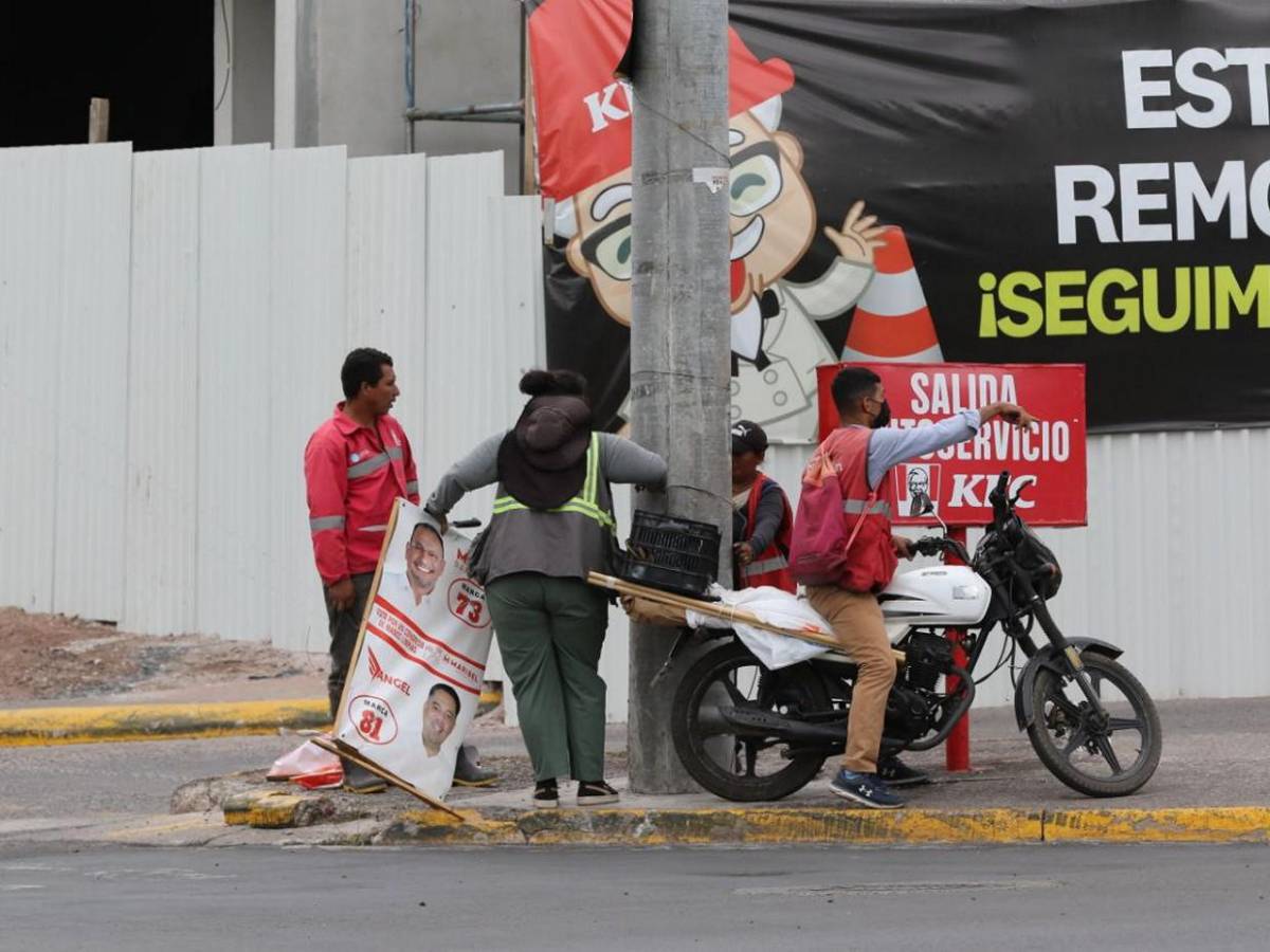Despejan la capital de la propaganda política tras elecciones primarias