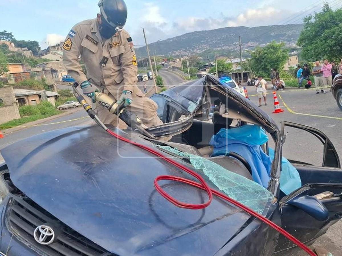 Partió el carro en dos: accidente en anillo periférico donde murió una mujer
