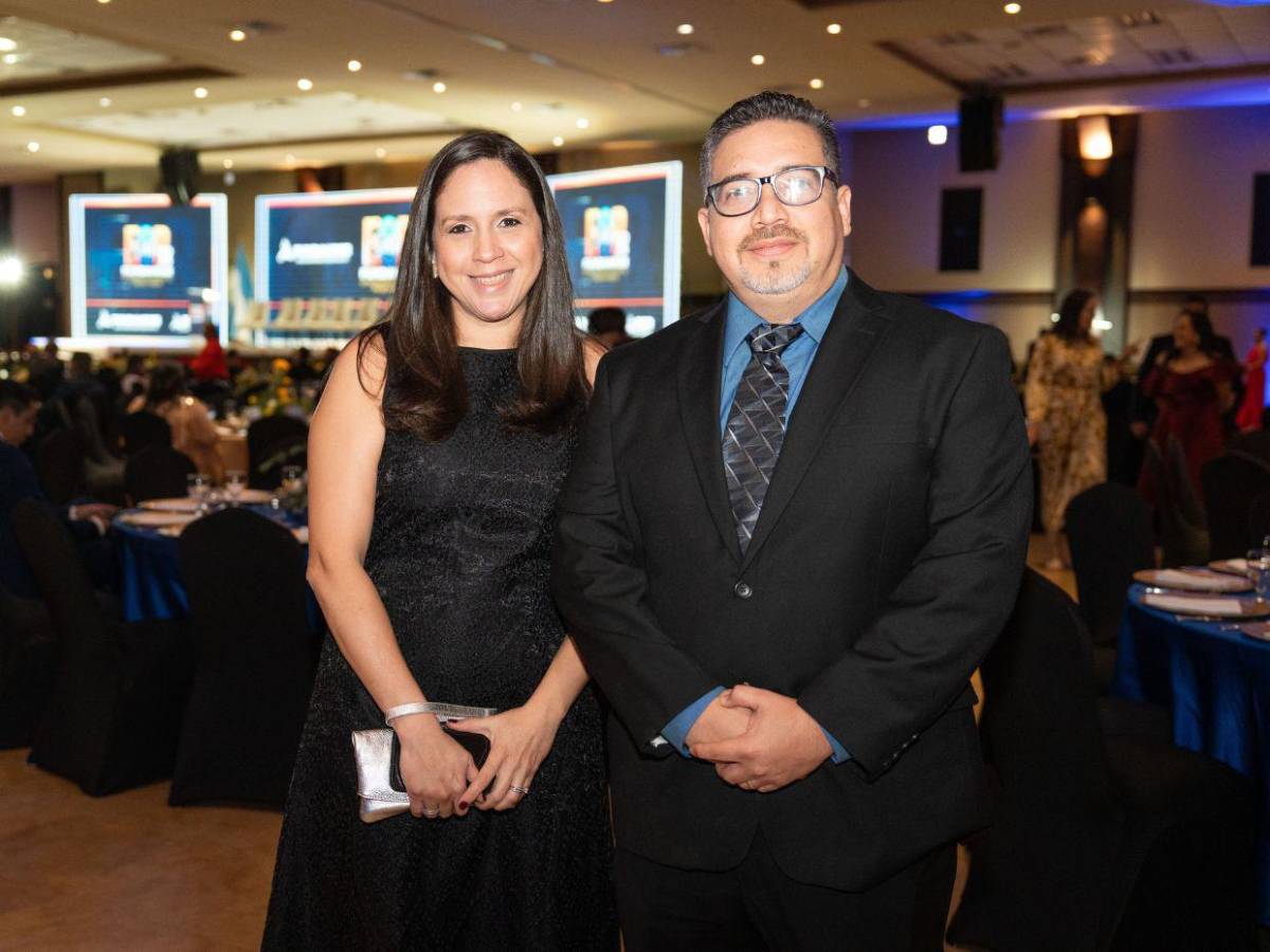 Entre premiados e invitados, así se vivió la gala del Sello FUNDAHRSE 2025