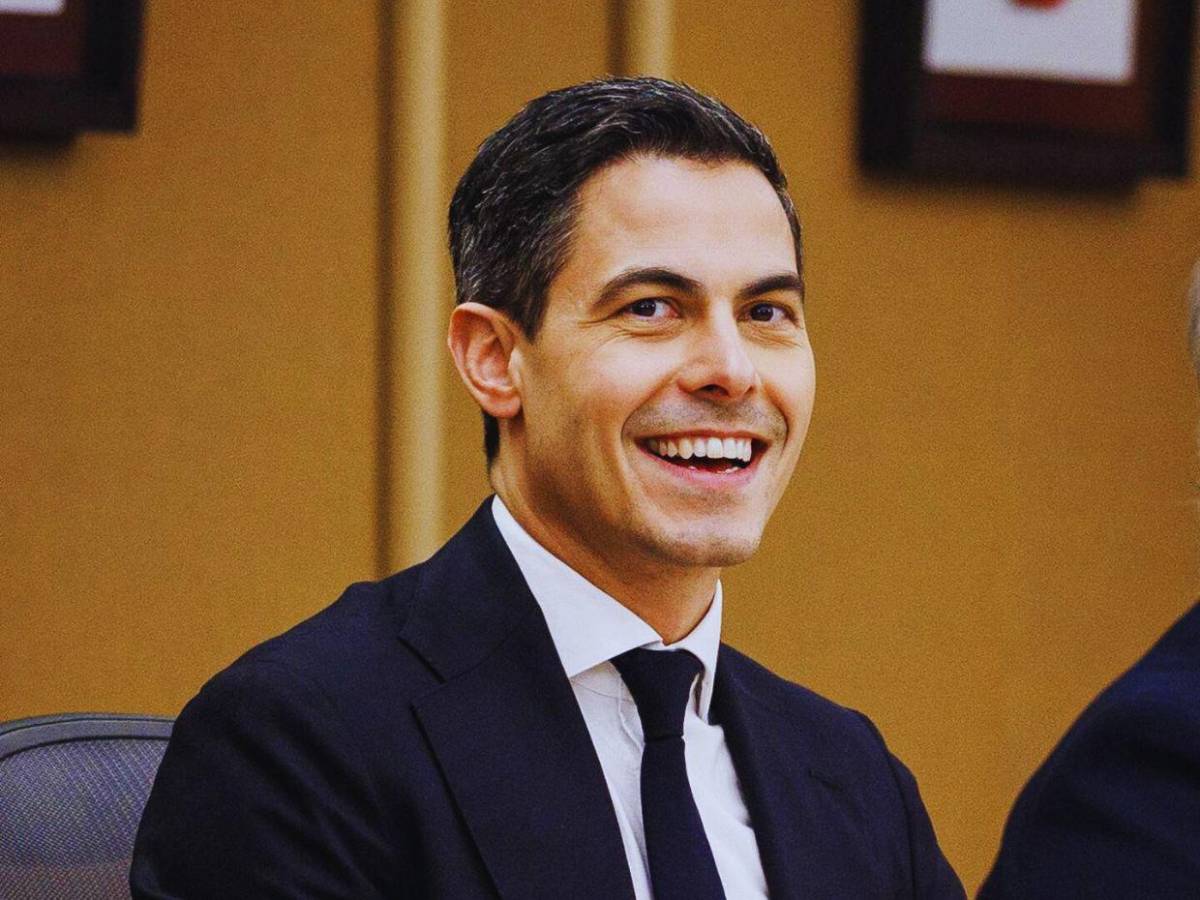 Apodado el robot y abiertamente homosexual: así es Rob Jetten, el primer ministro más joven de Países Bajos