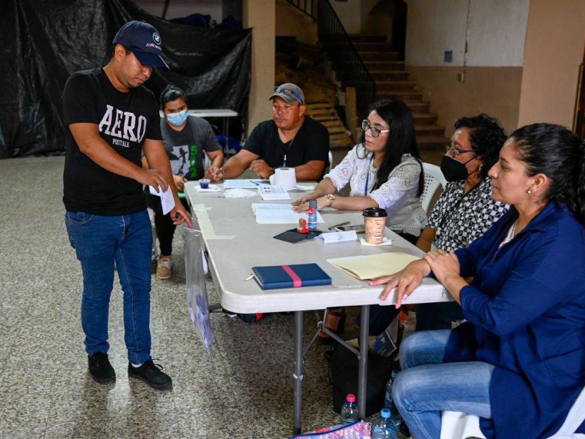 Guatemaltecos acuden a las urnas por futuro de mina canadiense