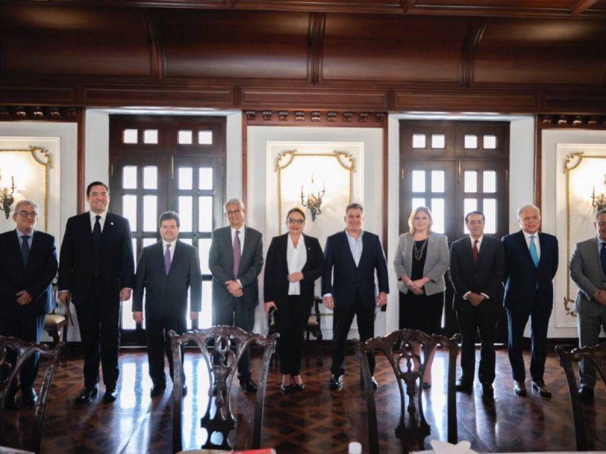 Presidenta Xiomara Castro se reúne con principales banqueros de Honduras ¿Qué temas abordaron?