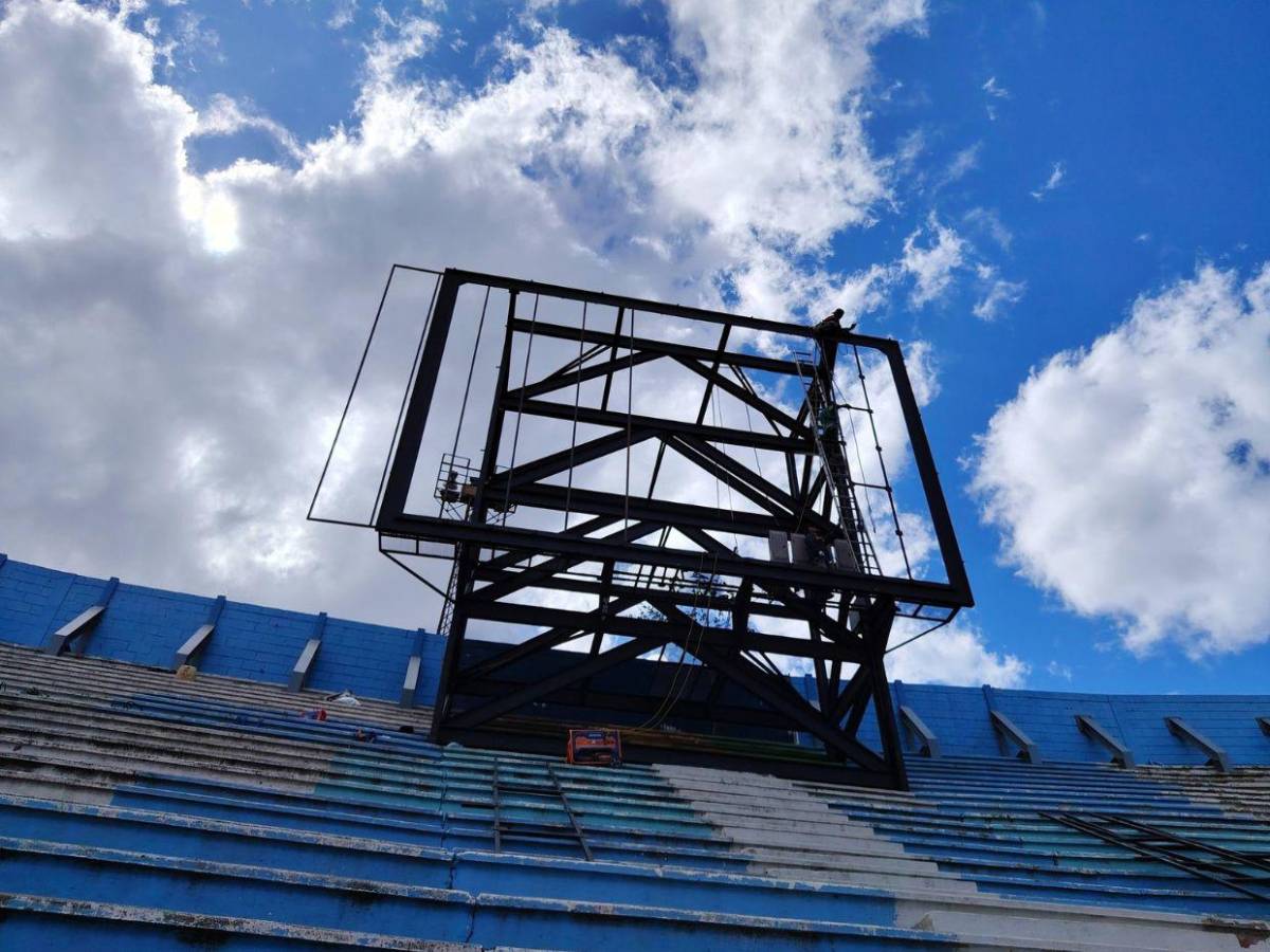 Así está quedando el Estadio Nacional de Tegucigalpa con las nuevas luces y pantalla gigante