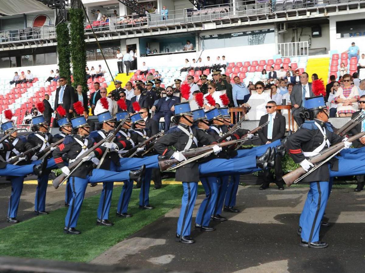 Fervor cívico y color están presentes en los desfiles patrios Honduras 2025