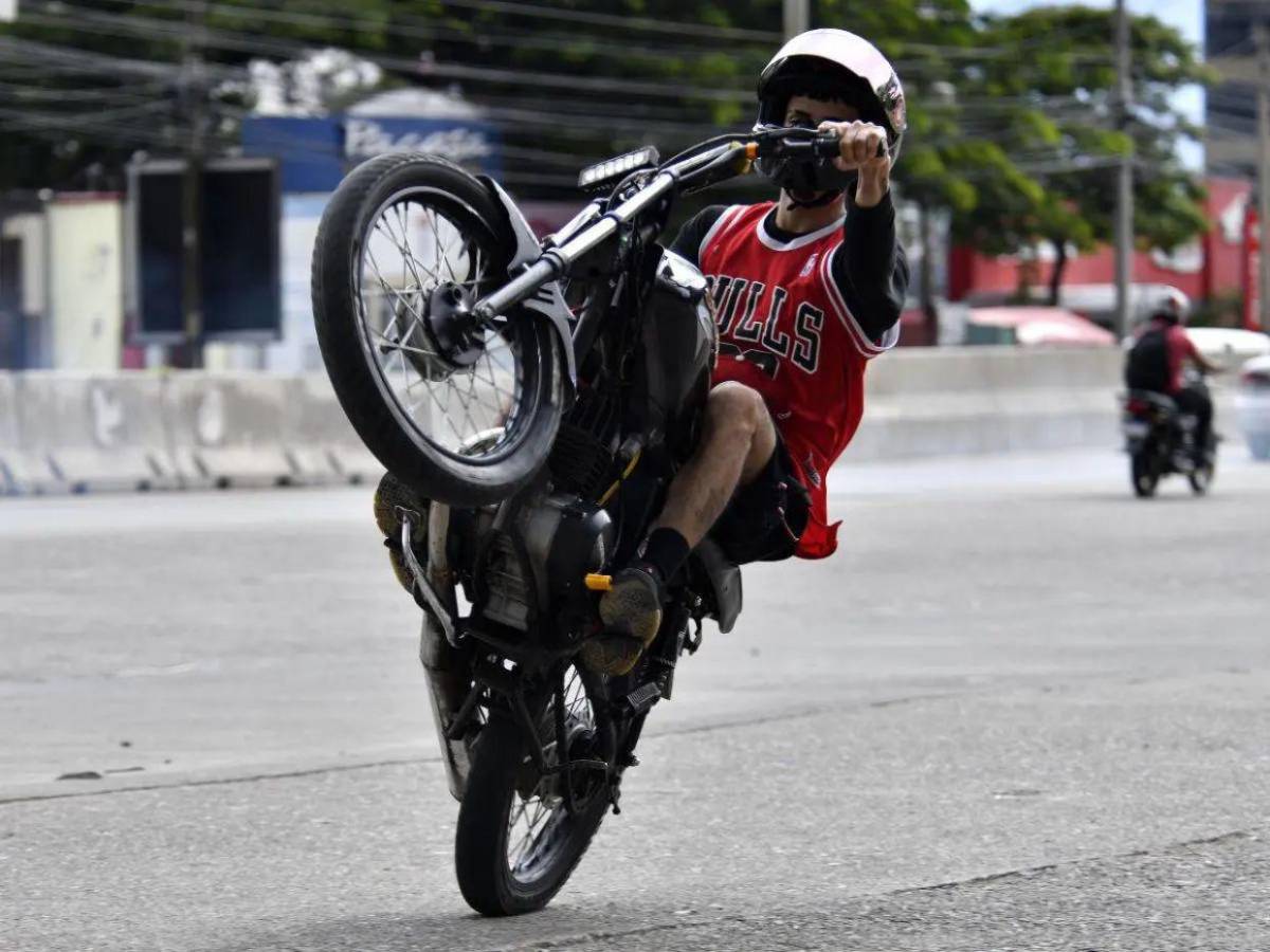 Restricción de horarios: Medidas para motociclistas en “territorios de alto riesgo”, según la nueva ley