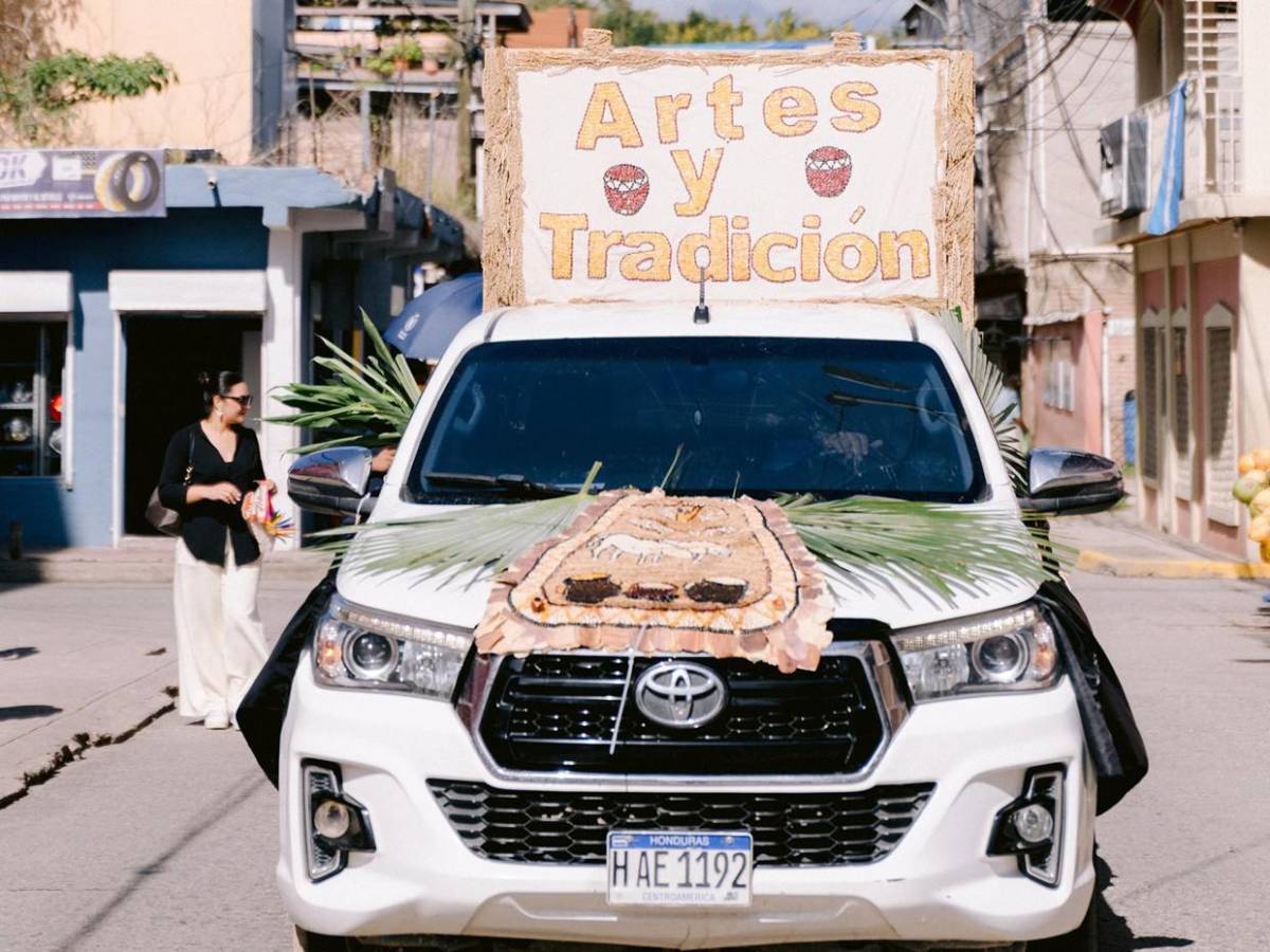 Color, cultura y orgullo patrio en desfile de Montessori Bilingual Academy en Comayagua