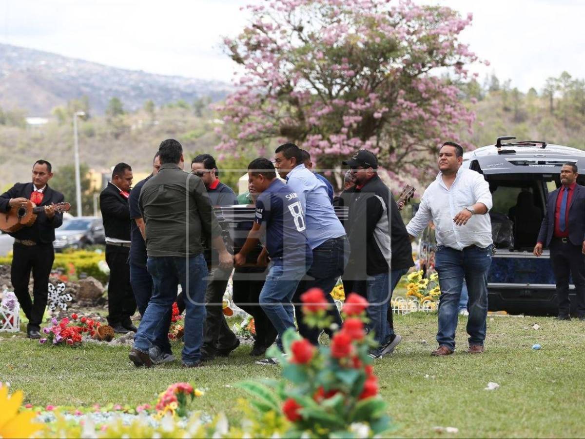 Entre lágrimas despiden a familia que murió en tragedia vial en Quimistán, Santa Bárbara