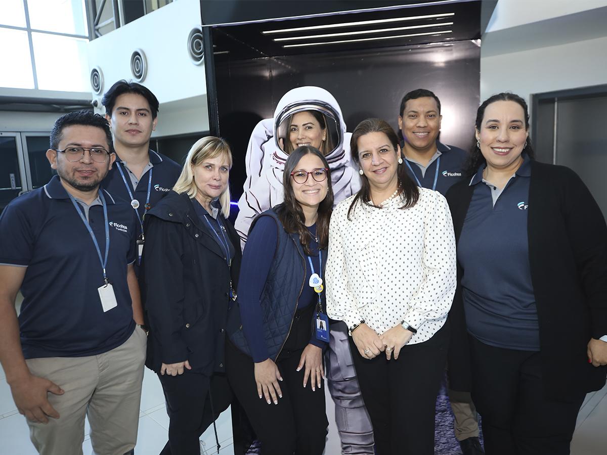 Colaboradores de Grupo Ficohsa lanzan campaña “’Cuando llegas lejos, todos llegamos lejos”