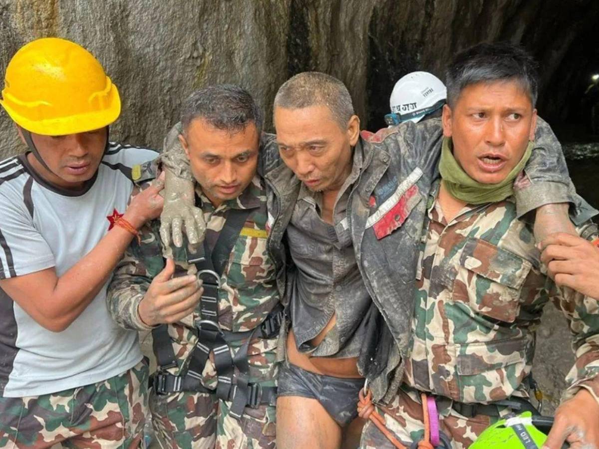 En cuanto veía la luz, gritaba: el relato de un chino que estuvo atrapado 11 días en un túnel de Nepal
