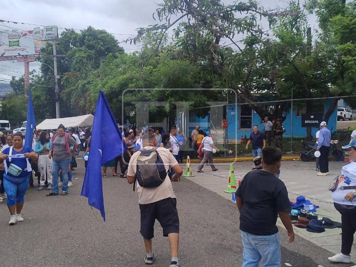 Abarrotado Toncontín por simpatizantes en recibimiento a Juan Orlando Hernández